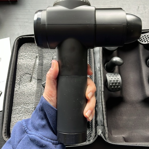 Toloco Massage Gun black with 10 attachments, portable case and user manual - Picture 8 of 9